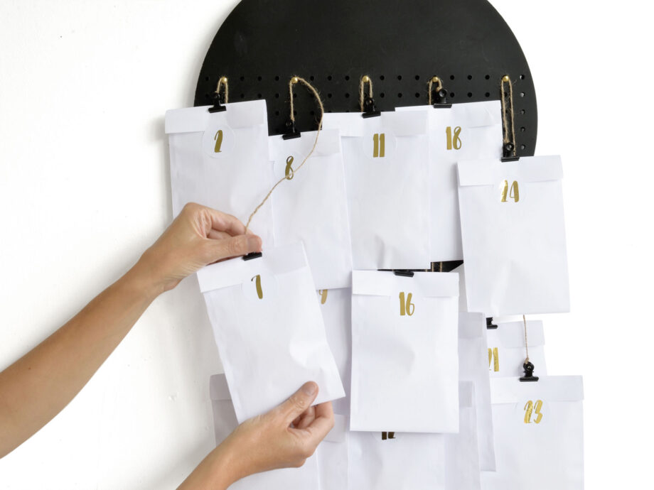 Renna Deluxe Adventskalender SILBER metallic mit weißen Tüten Jubiläumsangebot