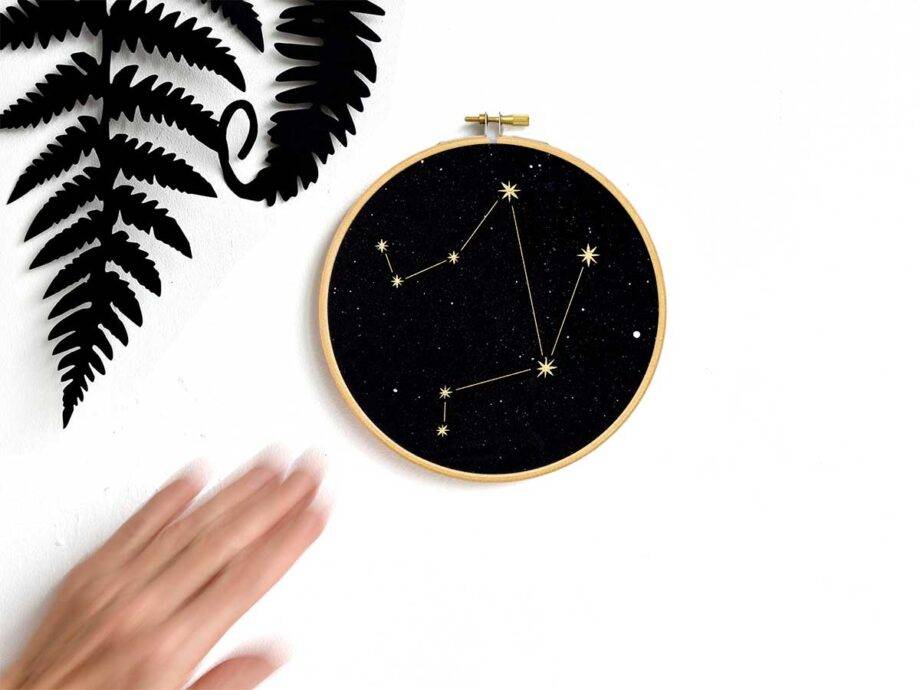 Renna Deluxe Widder Sternzeichen Bild im Stickrahmen Zeitlich begrenztes Angebot
