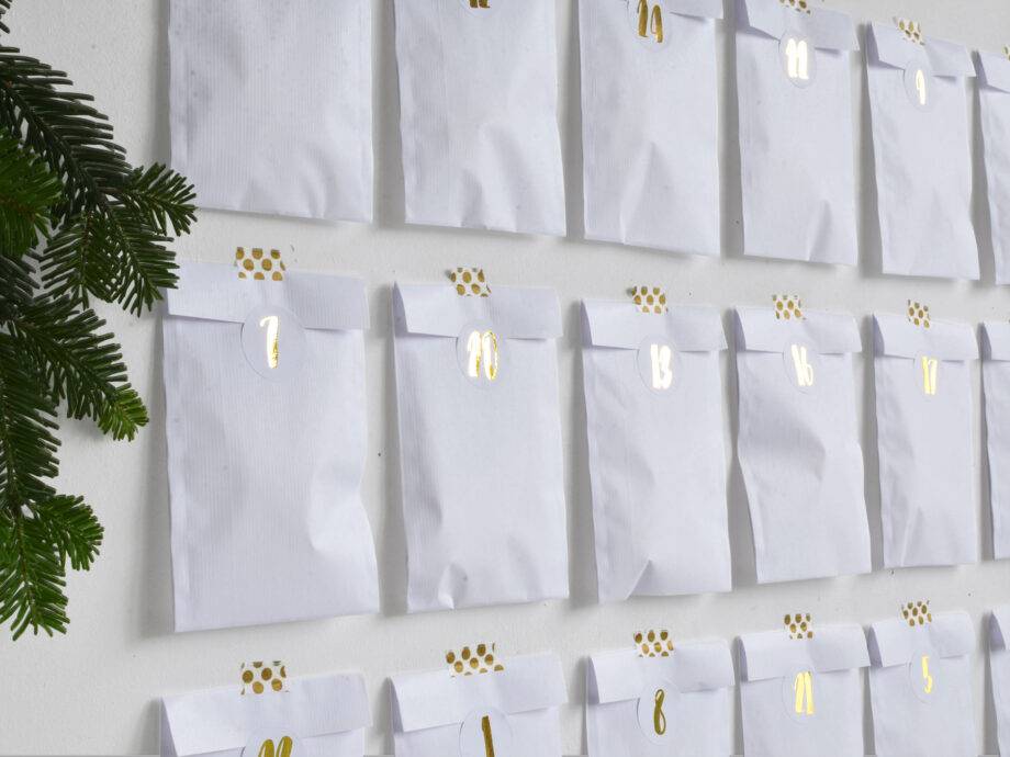 Renna Deluxe Adventskalender Gold metallic mit weißen Papiertüten Auslauf