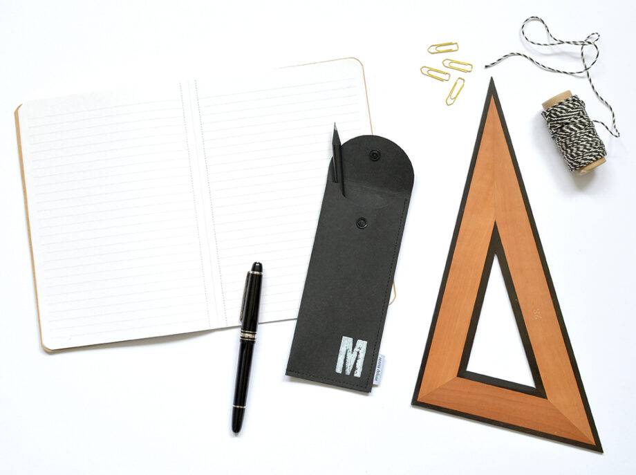 Renna Deluxe Braunes Stifteetui mit Monogramm vegan Begrenztes Angebot