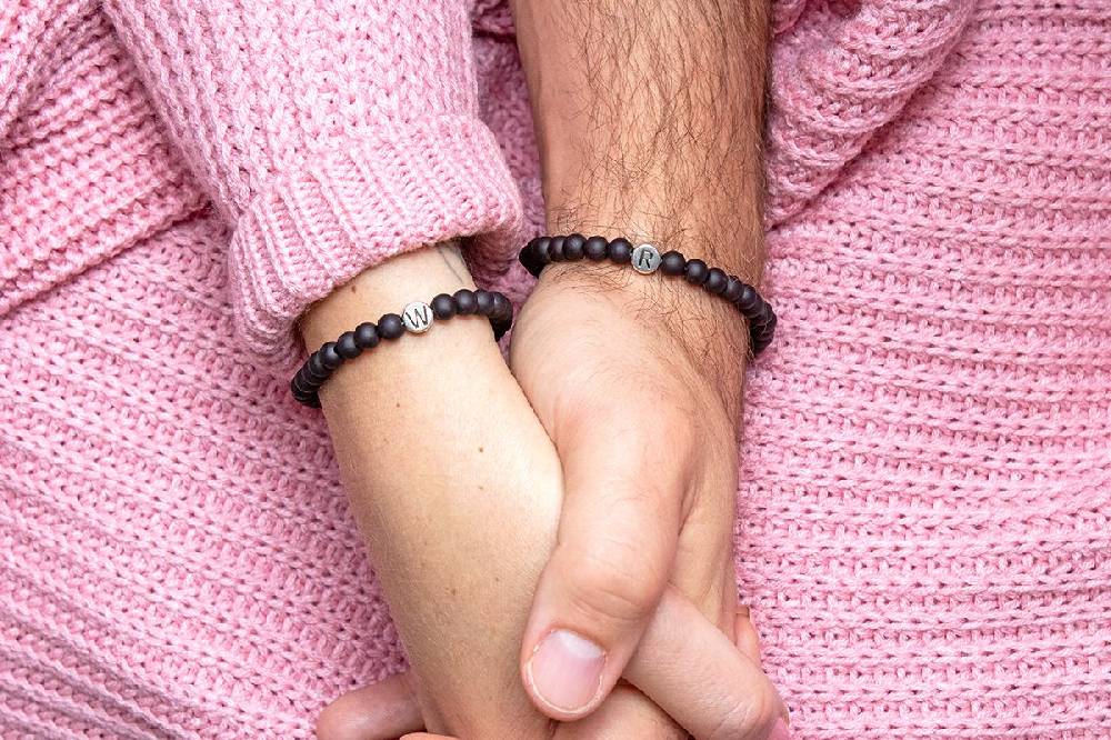 Sadingo Partnerarmband Set aus schwarzen Acrylperlen Kostenlose Rückgabe
