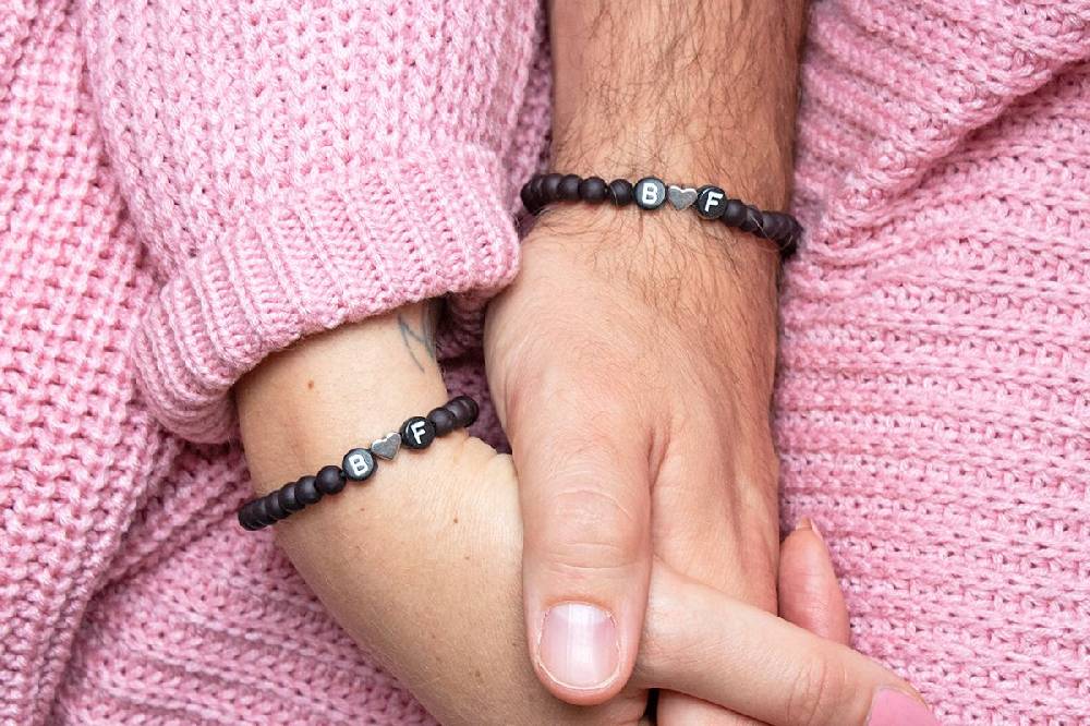 Sadingo Partnerarmband-Set aus schwarzen Acrylperlen JETZT KAUFEN