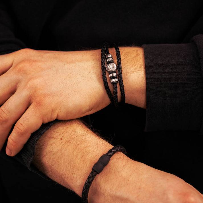 Save Brave Dreifach gewickeltes Lederarmband Titus mit schwarzem Gorillakopf Kostenlose Rückgabe