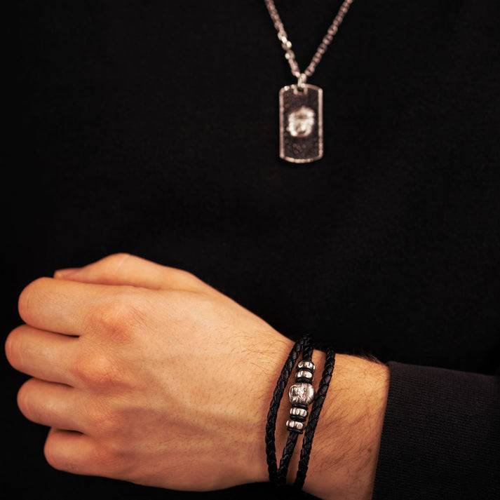 Save Brave Dreifach gewickeltes Lederarmband Titus mit silberfarbenen Gorillakopf Begrenzte Freigabe