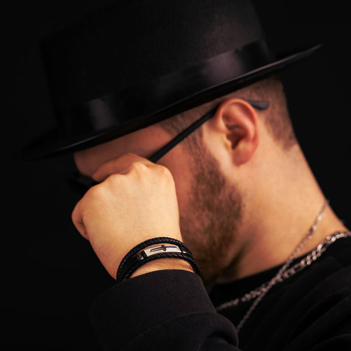 Save Brave Dreifach gewickeltes Lederarmband Logan mit Kreuz Bis zu 55% Rabatt