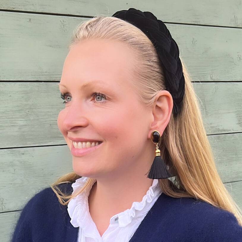 SchwesterSchwester Schwarze Ohrringe als Ohrstecker in Schildpattoptik mit schwarzer Quaste von AmuseToi Jubiläumsangebot