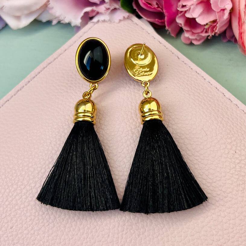 SchwesterSchwester Schwarze Ohrringe als Ohrstecker in Schwarz mit schwarzer Quaste von AmuseToi Zeitlich begrenztes Angebot