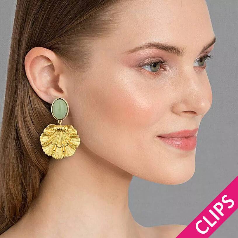 SchwesterSchwester Vergoldete Ohrclips in Jadegrün mit goldenem Muschelornament von AmuseToi Riesige Rabatte