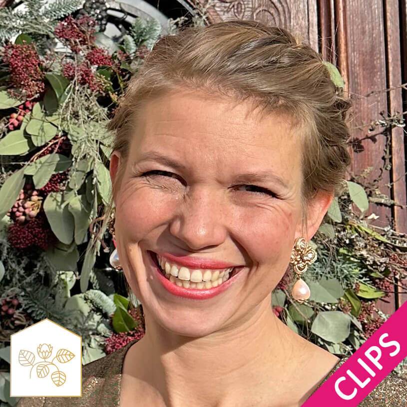 SchwesterSchwester Blüten-Soutache-Ohrclips in Gold und Champagner mit Baumwolltropfen Begrenzt auf 3 Tage