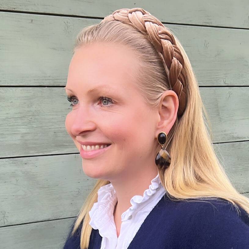 SchwesterSchwester Schwarze Ohrstecker mit Tropfen in Schildpatt-Optik von AmuseToi Online