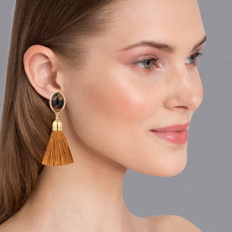 SchwesterSchwester Vergoldete Ohrstecker in Schildpattfarben mit edlen goldbraunen Quasten Online Outlet