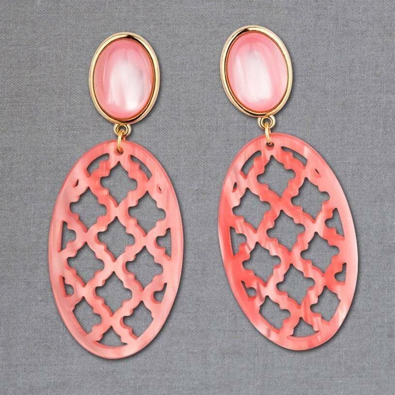 SchwesterSchwester Hellrosa Ohrstecker mit perlmutt schimmerndem Oval im Marrakesch Stil von AmuseToi Zeitlich begrenztes Angebot