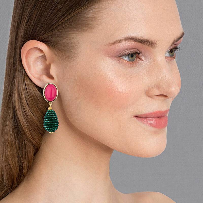 SchwesterSchwester Pinkfarbene Ohrstecker mit glitzerndem dunkelgrünen Tropfen von AmuseToi Riesige Ersparnisse