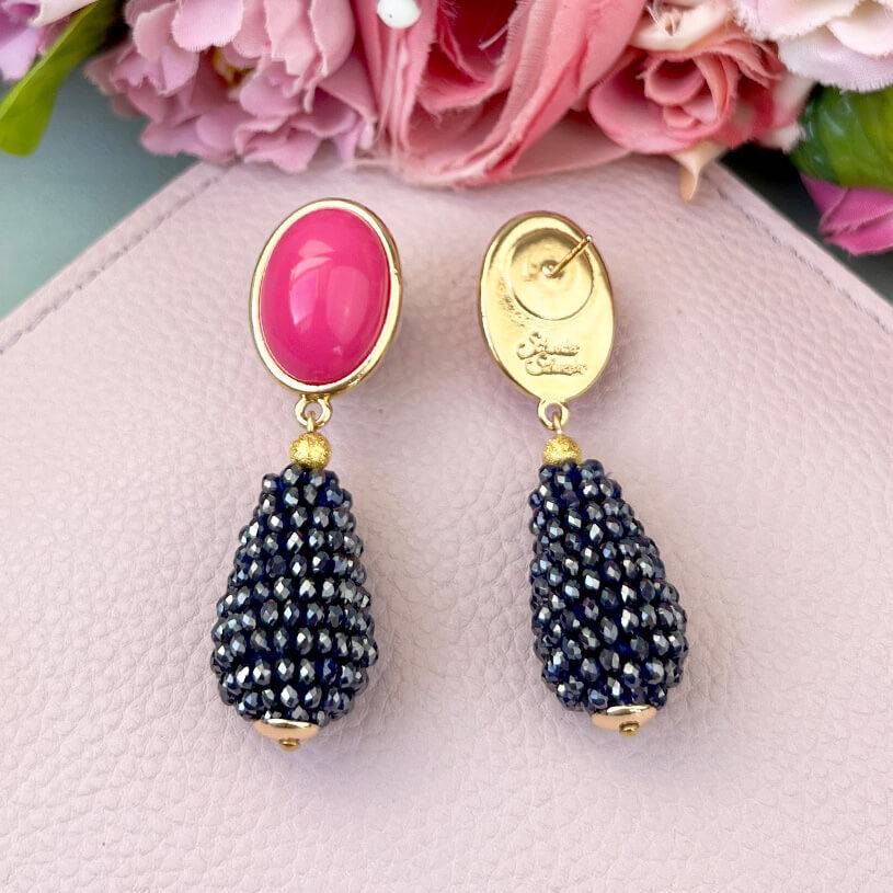 SchwesterSchwester Pinkfarbene Ohrstecker mit glitzerndem dunkelblauen Tropfen von AmuseToi Wochenangebot