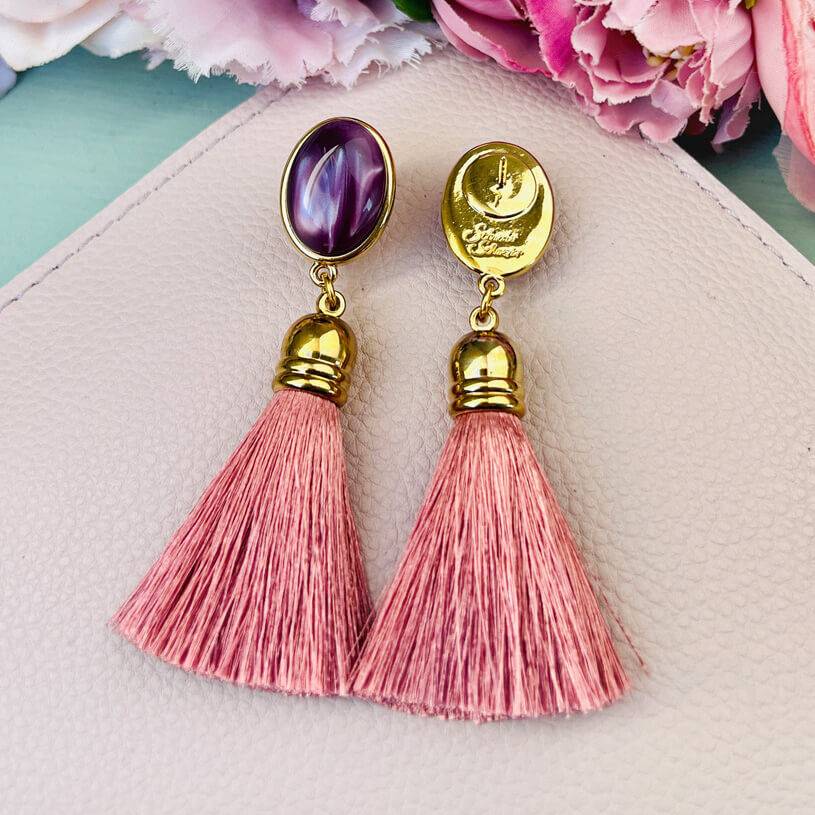 SchwesterSchwester Quasten Ohrringe als Ohrstecker in Amethyst mit Quaste in Puderrosa von AmuseToi Bis zu 50% Rabatt