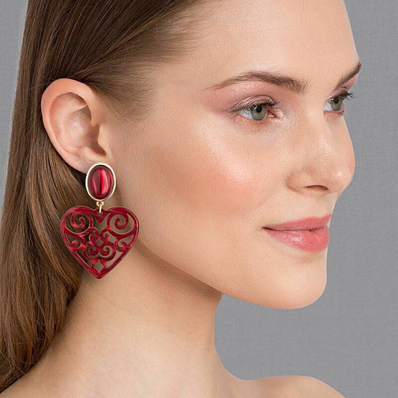 SchwesterSchwester Schöne Ohrringe in schimmerndem Rot mit Herz-Ornamenten von AmuseToi Kostenloser Versand international