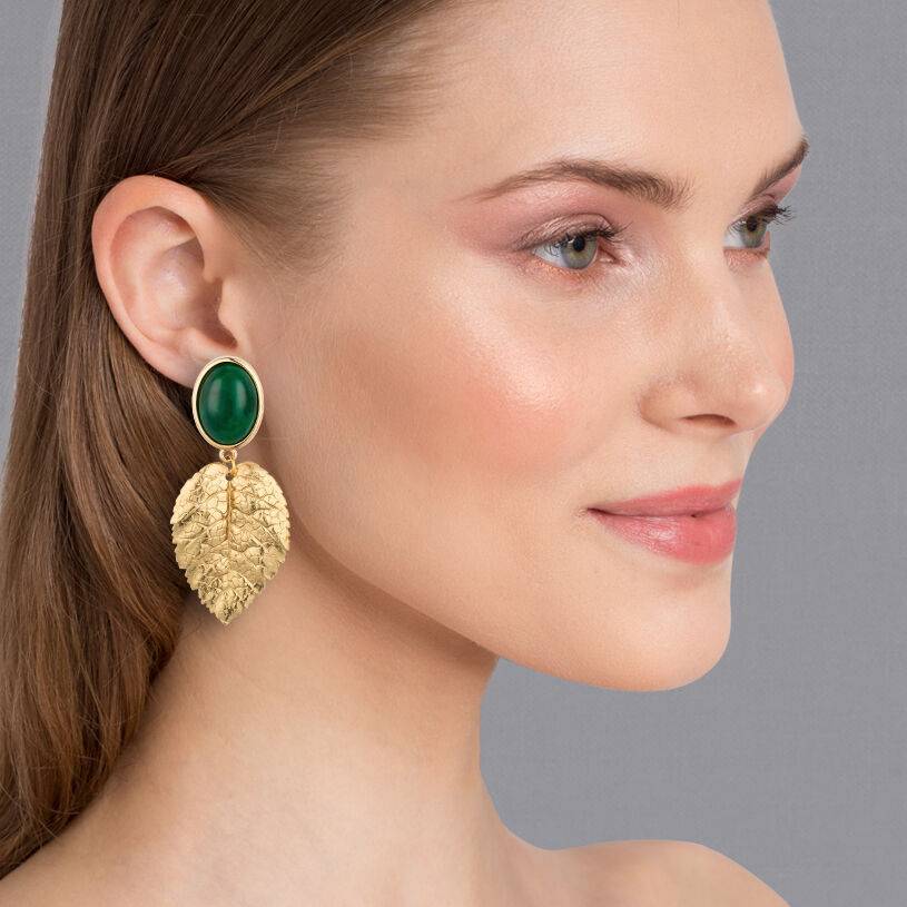 SchwesterSchwester Dunkelgrüner Ohrstecker mit großem goldenen Blatt von AmuseToi Online
