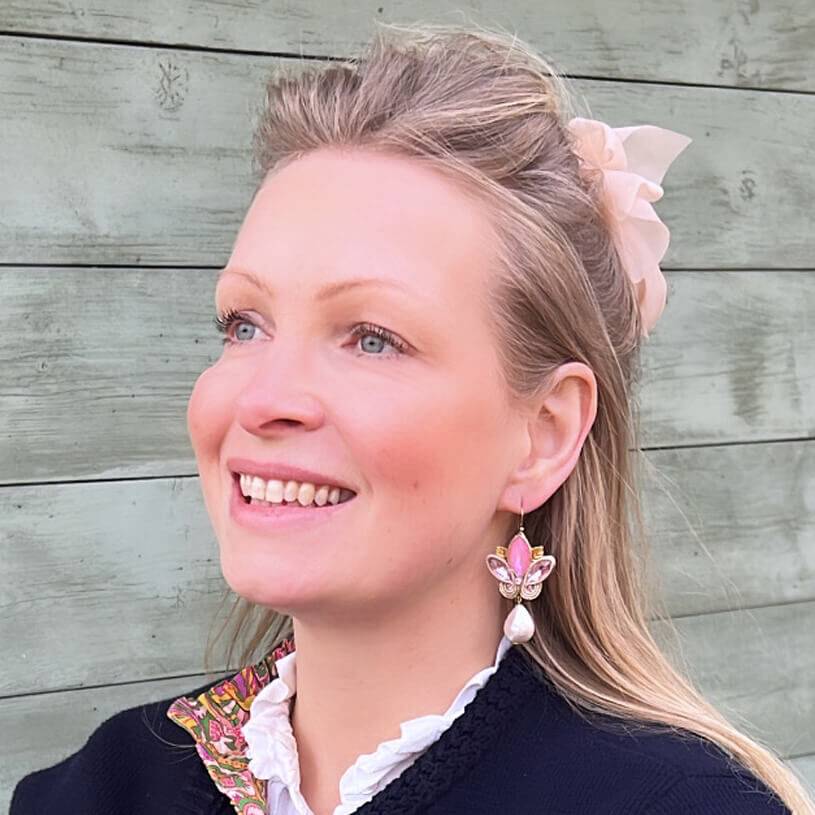 SchwesterSchwester Schöne Soutache-Ohrhänger in Rosa und zartem Gold mit Baumwolltropfen Günstig kaufen