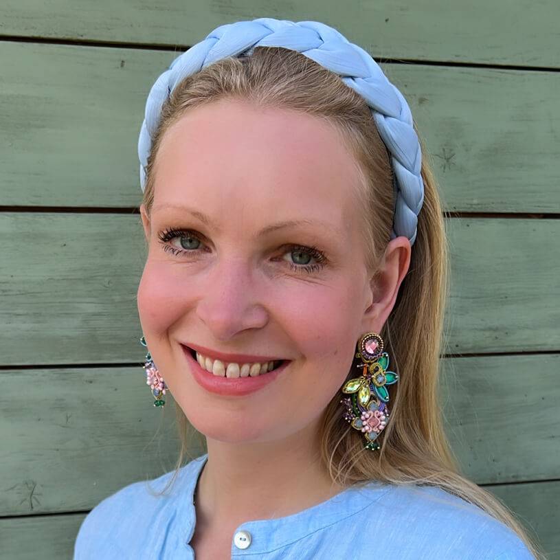 SchwesterSchwester Set aus Soutache-Ohrringen in pastelligen Farben und Satin-Haarreif in Hellblau Vierteljährliche Förderung