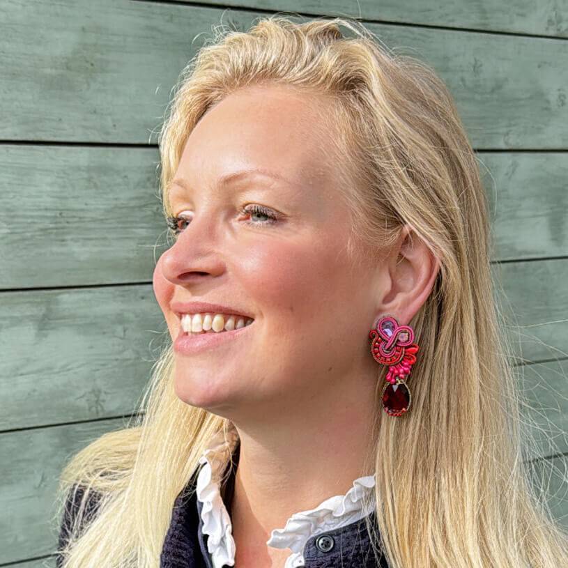 SchwesterSchwester Vorbestellbar - Stylische Soutache-Ohrringe in Pink und Rot Rabatte dieses Monats
