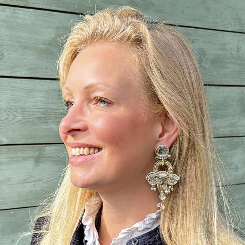 SchwesterSchwester Vorbestellbar - Geschwungene Soutache-Ohrstecker in Champagner Online