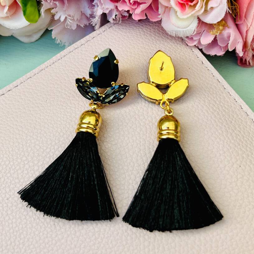 SchwesterSchwester Glitzernde Ohrstecker in Schwarz mit edler Quaste von AmuseToi Sonderangebot