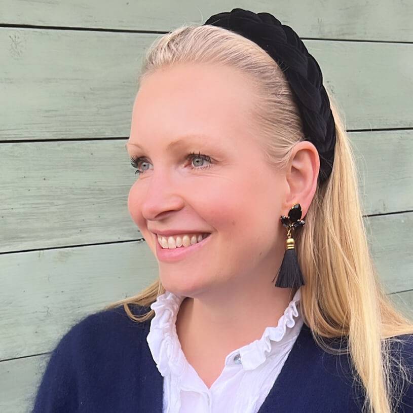 SchwesterSchwester Glitzernde Ohrstecker in Schwarz mit edler Quaste von AmuseToi Sonderangebot