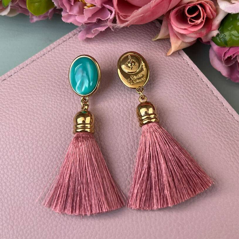 SchwesterSchwester Quasten Ohrringe als Ohrstecker in Türkis mit Quaste in Rosa von AmuseToi Muttertagsangebot