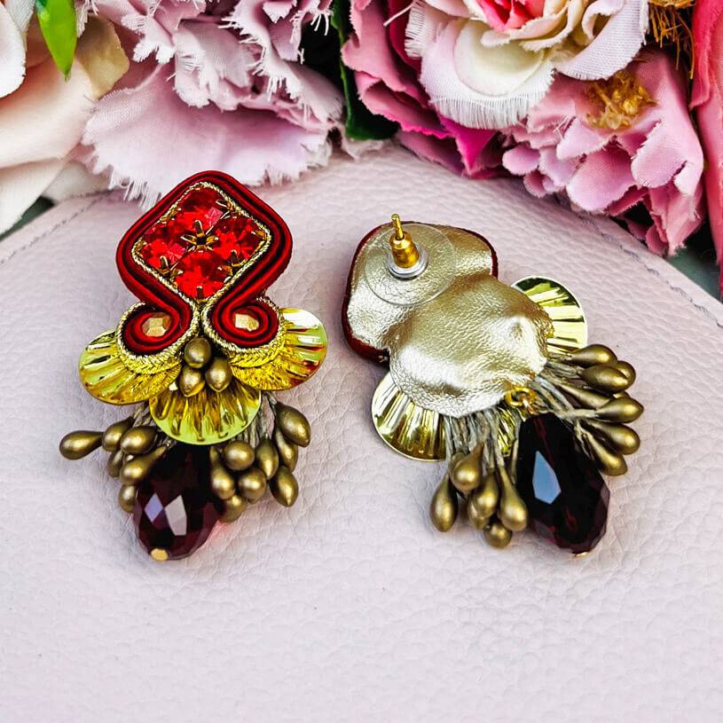 SchwesterSchwester Schöne festliche Soutache-Ohrringe in Rot und Gold mit dunkelrotem Tropfen Vierteljährliche Förderung