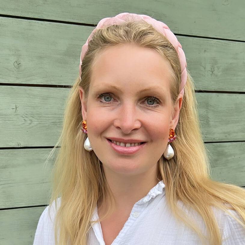 SchwesterSchwester Funkelnde Ohrstecker in Pink und Orange mit federleichten Baumwolltropfen 2025