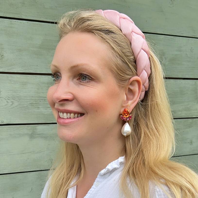 SchwesterSchwester Funkelnde Ohrstecker in Pink und Orange mit federleichten Baumwolltropfen 2025