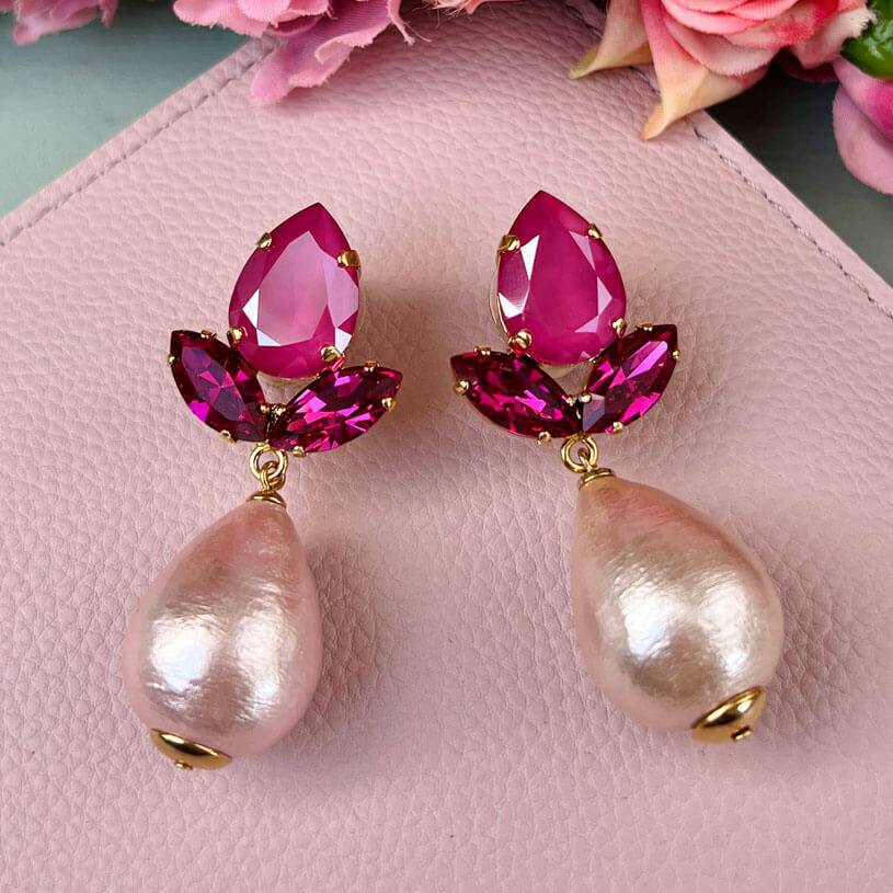 SchwesterSchwester Funkelnde Ohrstecker in Pink mit federleichten Baumwolltropfen von AmuseToi Schlussverkauf