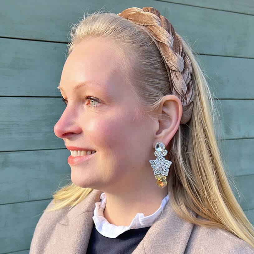 SchwesterSchwester Besondere Schneekristall-Soutache-Ohrringe in Weiß Muttertagsangebot