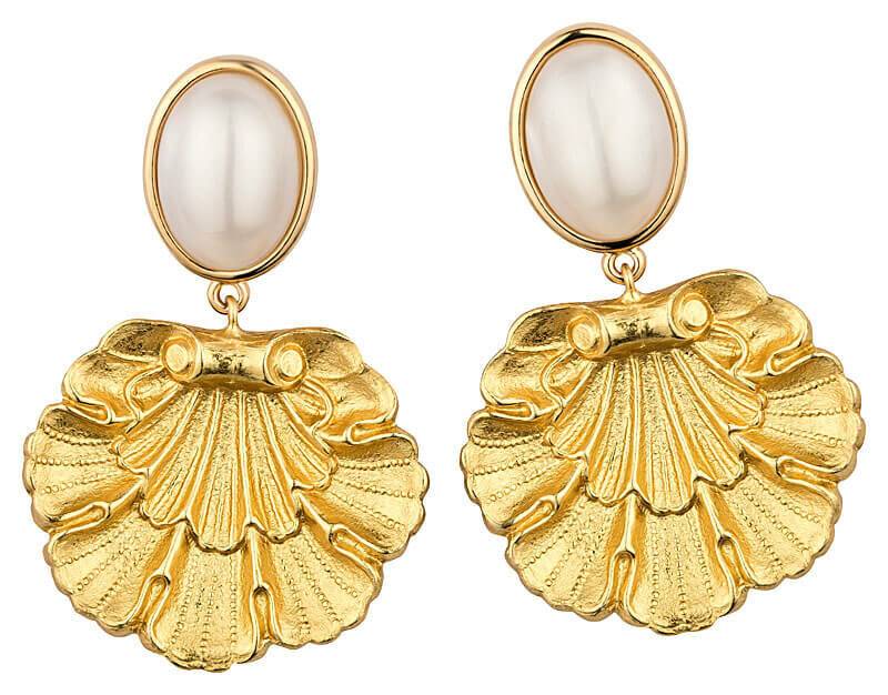 SchwesterSchwester Vergoldete Ohrstecker in Perlmuttfarben mit goldenem Muschelornament von AmuseToi Jubiläumsangebot