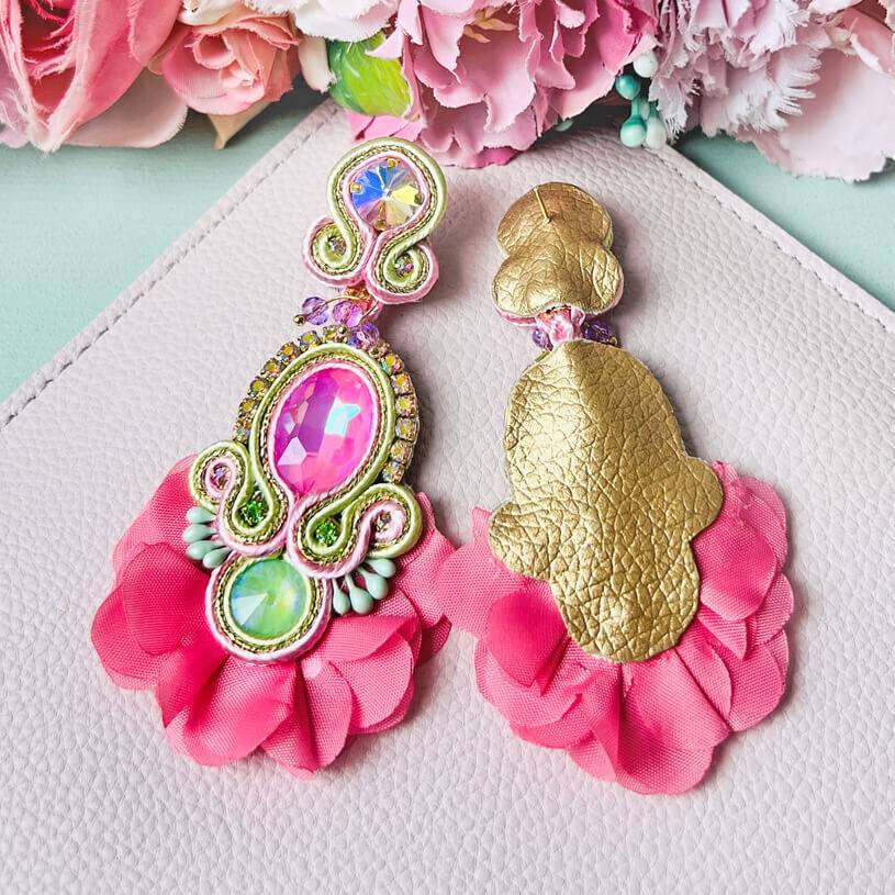 SchwesterSchwester Außergewöhnliche Soutache-Ohrringe in Rosa Zeitlich begrenztes Angebot