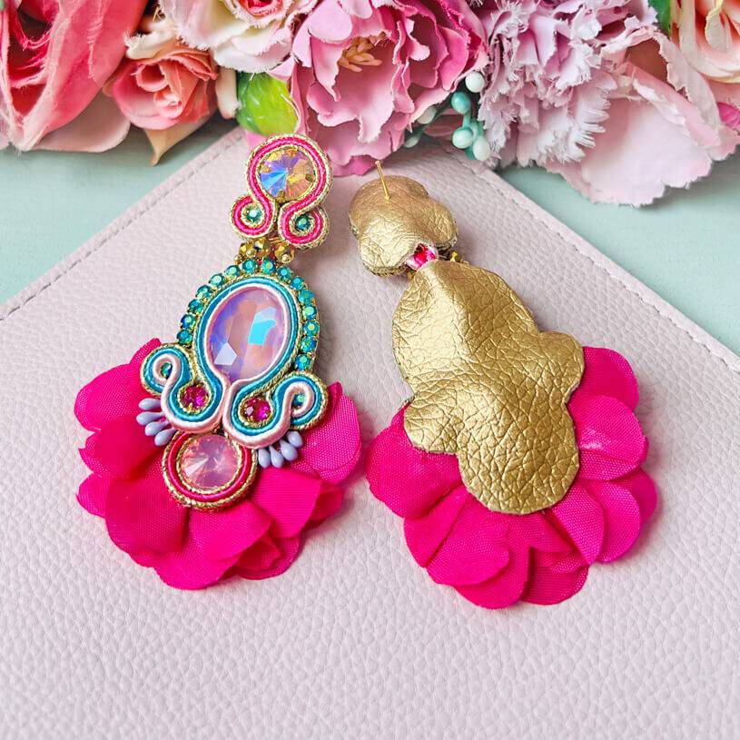 SchwesterSchwester Außergewöhnliche Soutache-Ohrringe in leuchtendem Pink Räumungsverkauf