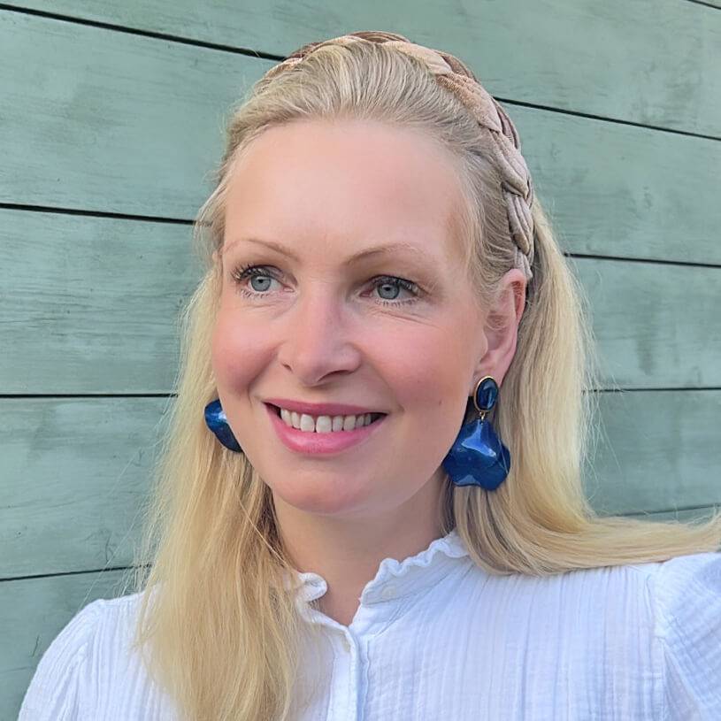 SchwesterSchwester Dunkelblaue Ohrringe mit Blütenblättern Schlussverkauf
