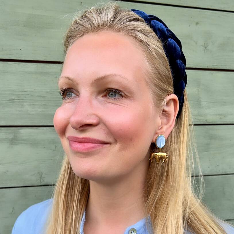 SchwesterSchwester Ohrstecker in Hellblau mit vergoldetem Elefant Online Shopping
