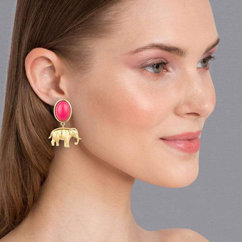 SchwesterSchwester Ohrstecker in Pink mit vergoldetem Elefant von AmuseToi Exklusivangebot
