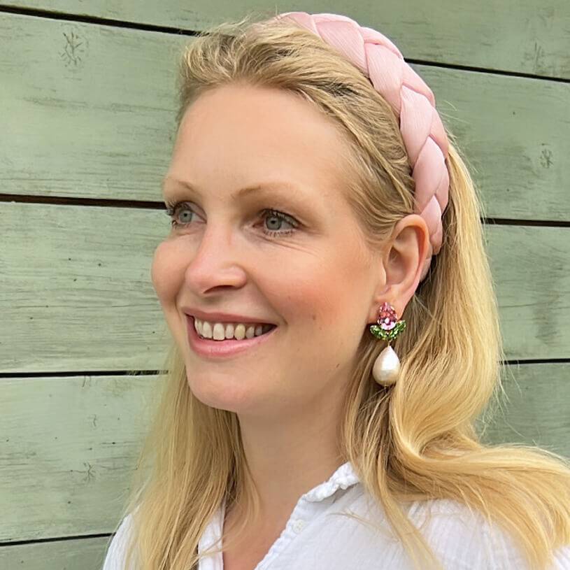 SchwesterSchwester Funkelnde Ohrstecker in Rosa und Grün mit federleichten Baumwolltropfen Neuheiten