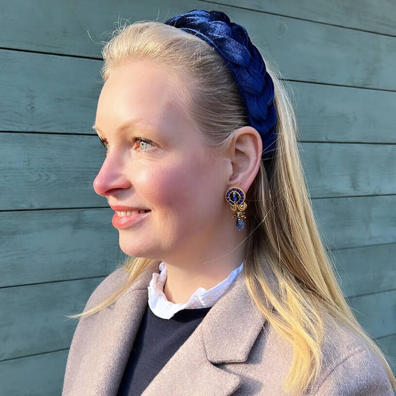 SchwesterSchwester Hübsche Soutache-Ohrstecker mit blauen Kristallen und Tropfen VIP-Rabatte